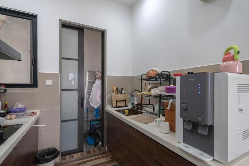 Kediaman Servis untuk Dijual di Zentro Residences Serviced Apartment - Vitas Tan - Kitchen - PropertyGuru.com.my