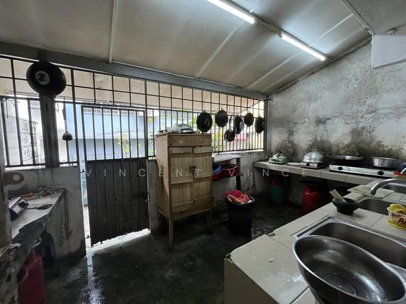 Rumah Teres 2-Tingkat untuk Dijual di Balakong (Cheras) - Vincent Vince - Kitchen - PropertyGuru.com.my