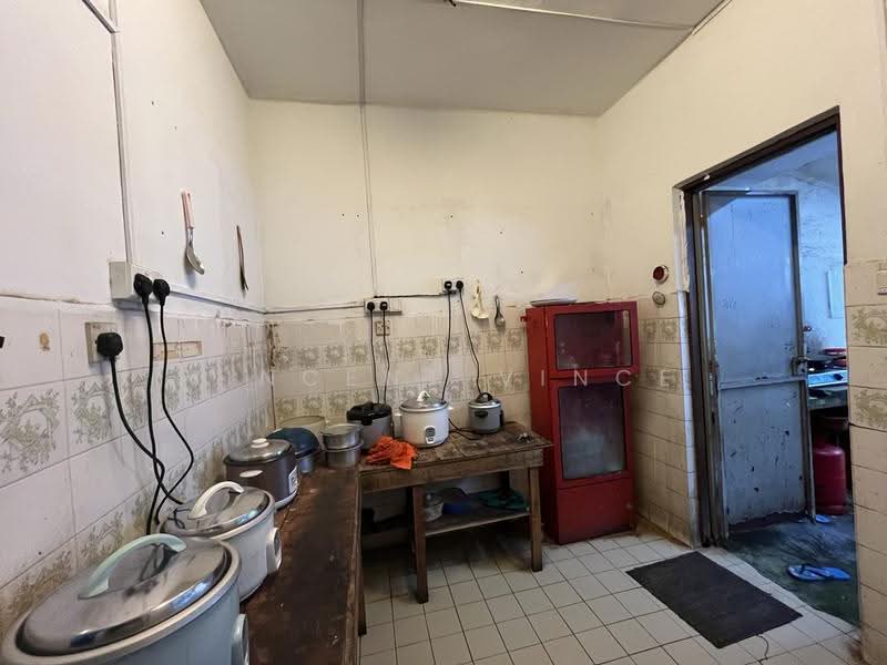 Rumah Teres 2-Tingkat untuk Dijual di Balakong (Cheras) - Vincent Vince - Kitchen - PropertyGuru.com.my