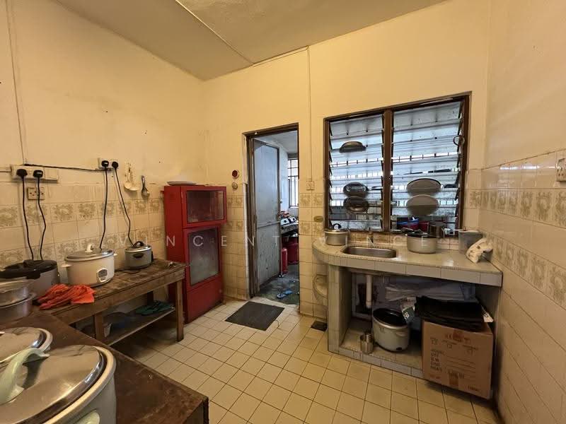 Rumah Teres 2-Tingkat untuk Dijual di Balakong (Cheras) - Vincent Vince - Kitchen - PropertyGuru.com.my
