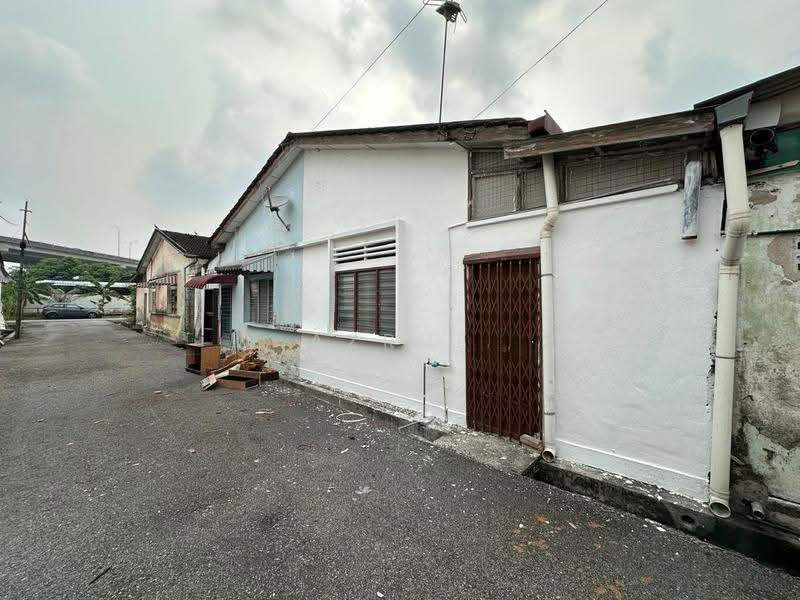 1-storey Terraced House for Sale in Rasah (Negeri Sembilan) - Azrul Othman - Exterior - PropertyGuru.com.my