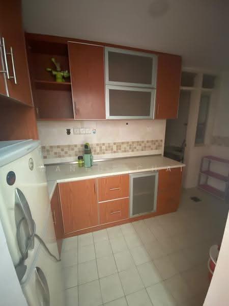 Pangsapuri untuk Dijual di Puteri Bayu Apartment - Mantus Chai - Kitchen - PropertyGuru.com.my