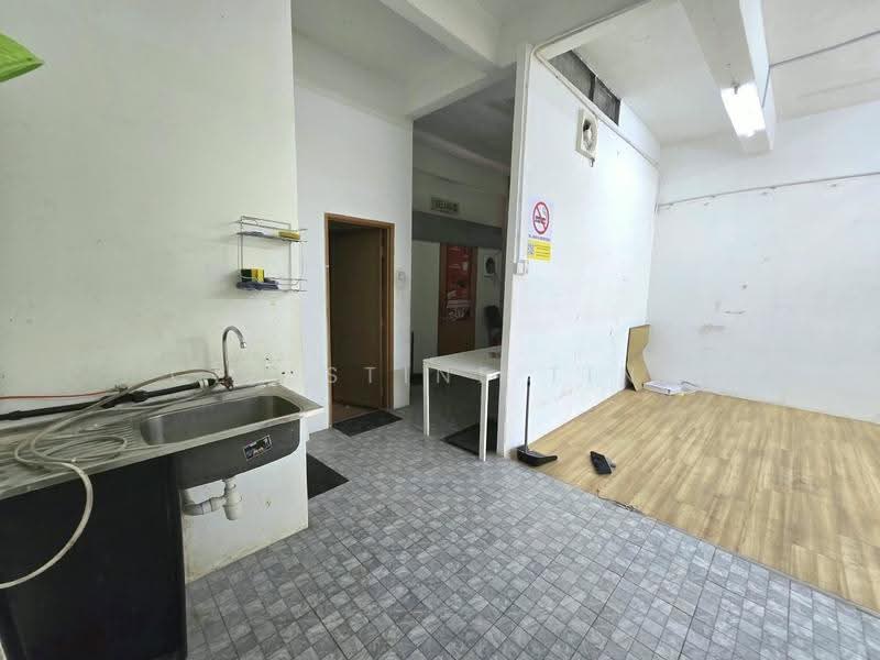 Shop for Rent in Taman Persiaran Bangi (Bandar Baru Bangi) - Celestine Ting - Interior - PropertyGuru.com.my