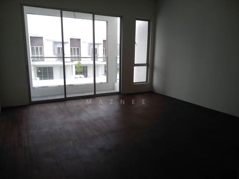 2-storey Terraced House for Rent in Dengkil (Selangor) - Maznee Realtor - Balcony - PropertyGuru.com.my