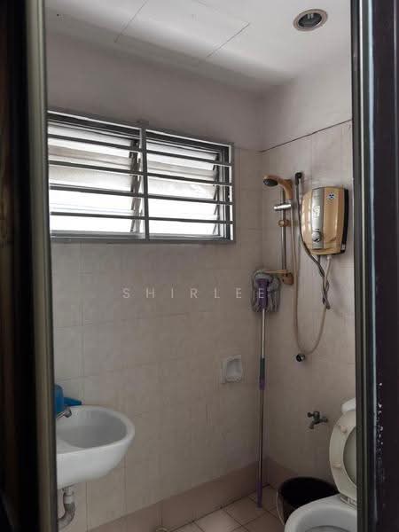 Rumah Teres 2-Tingkat untuk Dijual di TAMAN PUCHONG UTAMA (Puchong) - Shirlee Toh - Bathroom - PropertyGuru.com.my