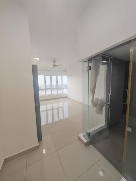 Kediaman Servis untuk Dijual di Tropez Residences - Yucong . - Living Room - PropertyGuru.com.my