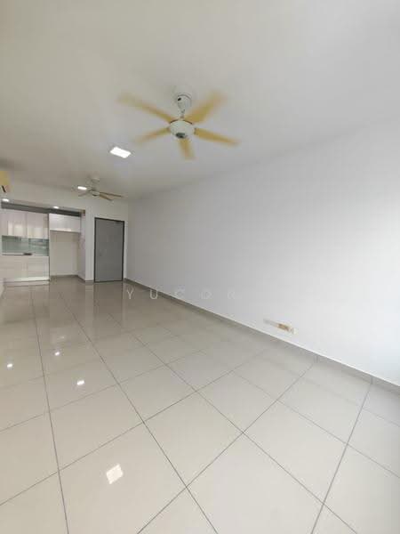 Kediaman Servis untuk Dijual di Tropez Residences - Yucong . - Living Room - PropertyGuru.com.my