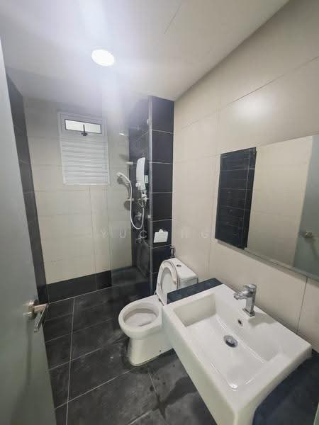 Kediaman Servis untuk Dijual di Tropez Residences - Yucong . - Bathroom - PropertyGuru.com.my