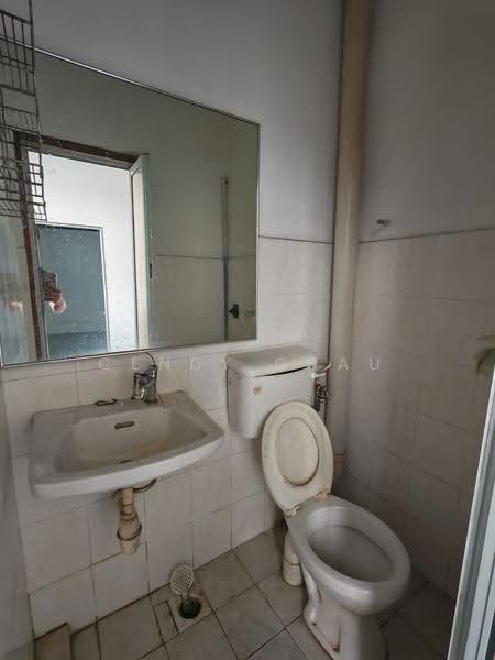 Kilang Teres untuk Disewa di Taman Industri Jaya (Skudai) - Cendy Chau - Bathroom - PropertyGuru.com.my
