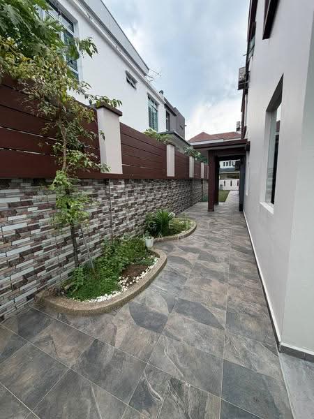 Semi-Detached House for Sale in Kampung Yahya Awal (Johor Bahru) - Vincent Gian - Exterior - PropertyGuru.com.my
