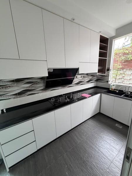 Semi-Detached House for Sale in Kampung Yahya Awal (Johor Bahru) - Vincent Gian - Kitchen - PropertyGuru.com.my