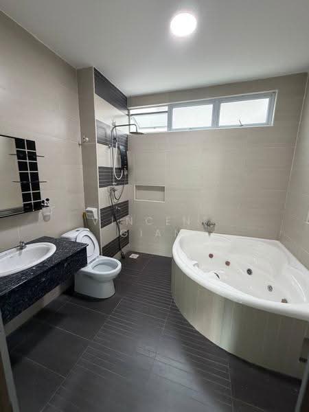 Semi-Detached House for Sale in Kampung Yahya Awal (Johor Bahru) - Vincent Gian - Bathroom - PropertyGuru.com.my