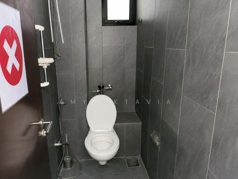 Pejabat untuk Disewa di Cyberjaya (Selangor) - Amy Oktavia - Bathroom - PropertyGuru.com.my