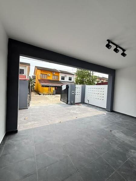 Rumah Teres 2-Tingkat untuk Dijual di Taman Bukit Tiram (Ulu Tiram) - Cendy Chau - Exterior - PropertyGuru.com.my