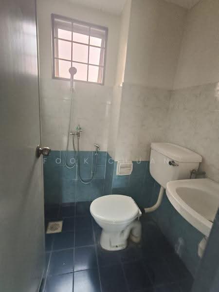 Apartment for Sale at Sri Damansara Court - Fook Chuan Chin - Bathroom - PropertyGuru.com.my