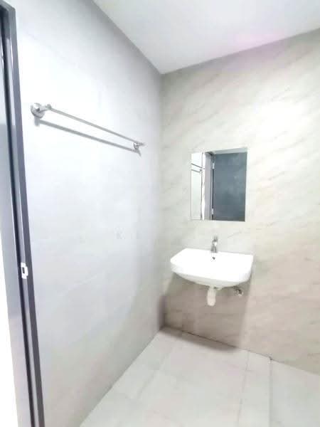 Kondominium untuk Disewa di The Holmes 2 - Kew . - Bathroom - PropertyGuru.com.my