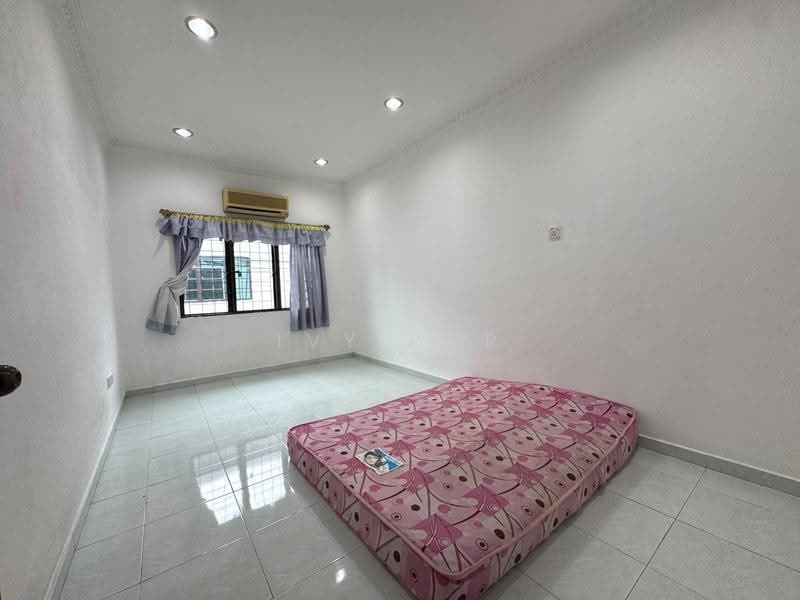 Rumah Teres untuk Dijual di Taman Bayu Perdana (Klang) - Ivy Por - Bedroom - PropertyGuru.com.my
