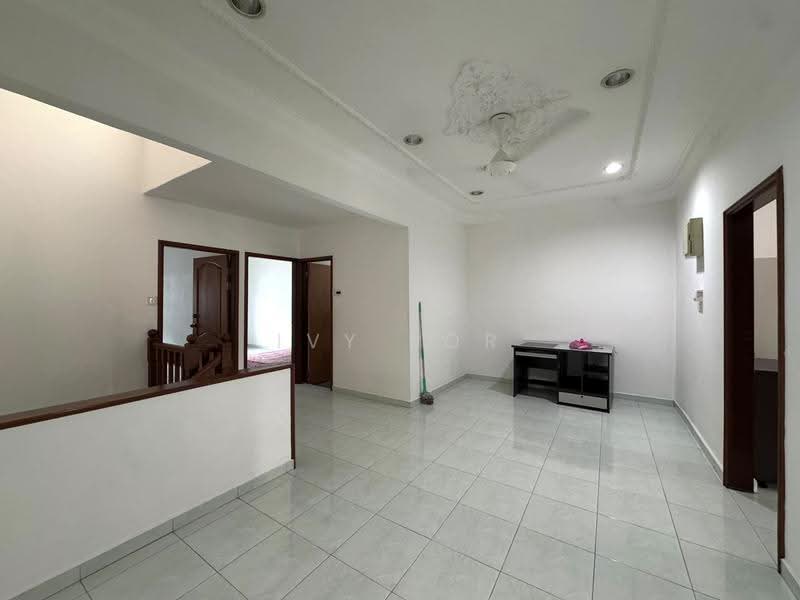 Rumah Teres untuk Dijual di Taman Bayu Perdana (Klang) - Ivy Por - Living Room - PropertyGuru.com.my