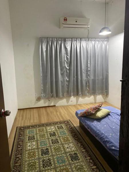 Rumah Teres 2-Tingkat untuk Disewa di Taman Sri Serdang (Seri Kembangan) - Tony Leong - Bedroom - PropertyGuru.com.my