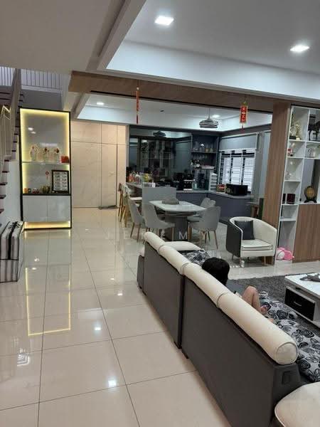 Cluster House for Rent in Taman Mount Austin (Tebrau) - Jeremy Goh - Living Room - PropertyGuru.com.my