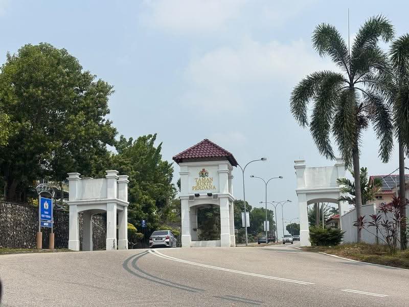 Shop / Office for Sale in Taman Bukit Perdana (Batu Pahat) - ZG Law - PropertyGuru.com.my