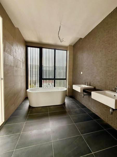 Semi-Detached House for Sale in Bemban (Melaka) - William Chong - Bathroom - PropertyGuru.com.my