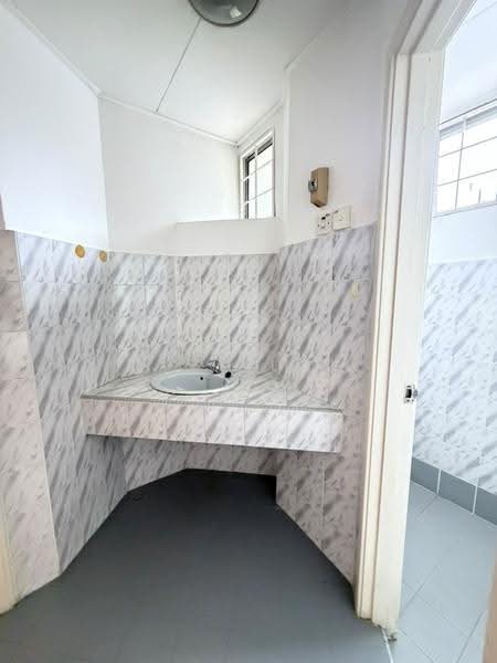 Rumah Teres 2-Tingkat untuk Dijual di Bandar Utama 4 (Bandar Utama) - Lisa Low - Bathroom - PropertyGuru.com.my