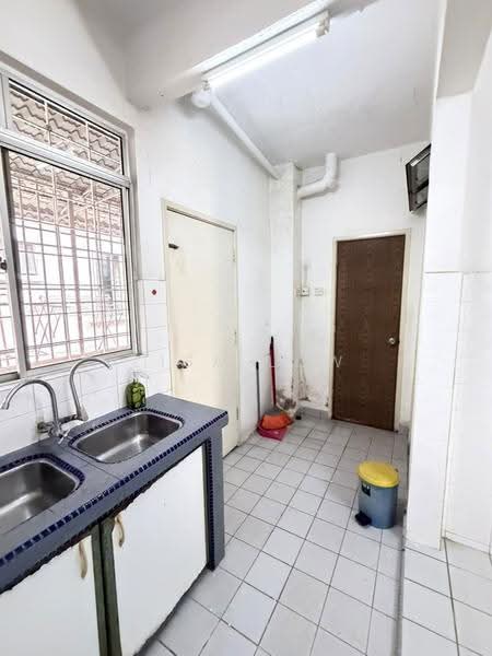 Rumah Teres 2-Tingkat untuk Dijual di Bandar Utama 4 (Bandar Utama) - Lisa Low - Kitchen - PropertyGuru.com.my