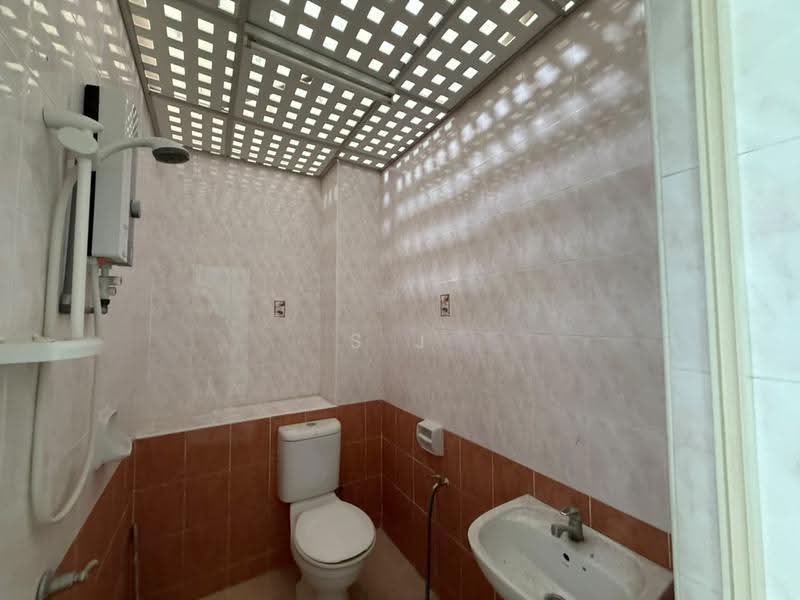 Apartment for Sale at University Place (Plaza Ivory) - S J Foo - Bathroom - PropertyGuru.com.my