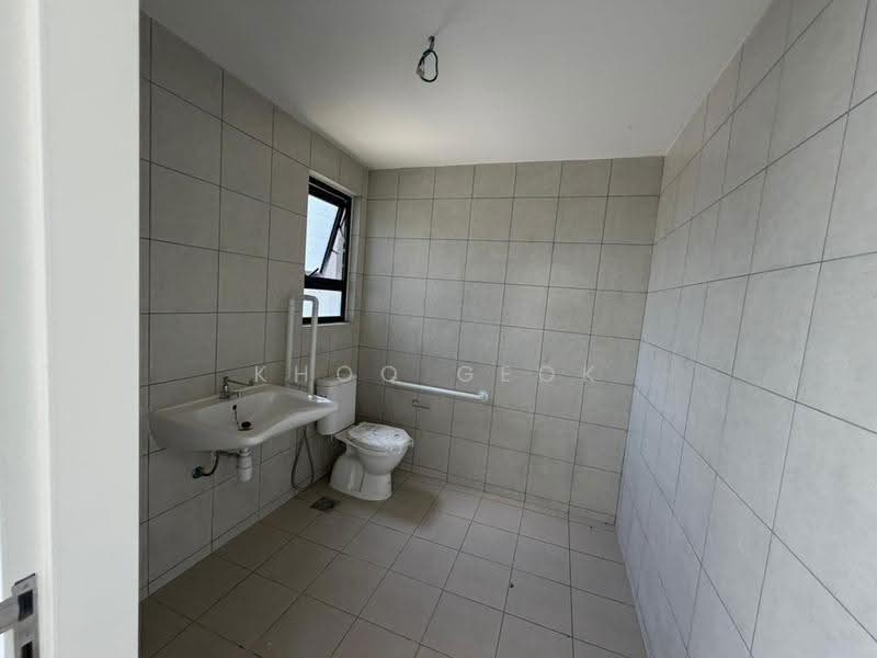 Kilang untuk Dijual di Elmina (Shah Alam) - KHOO GEOK SHIM - Bathroom - PropertyGuru.com.my