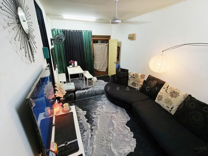 Pangsapuri untuk Dijual di Enggang Apartment - Stheven Francis - Living Room - PropertyGuru.com.my