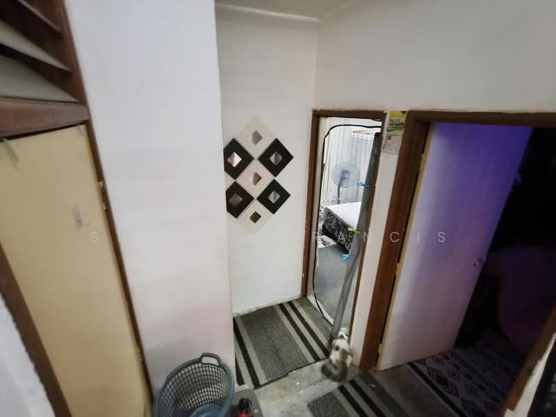 Pangsapuri untuk Dijual di Enggang Apartment - Stheven Francis - Bedroom - PropertyGuru.com.my