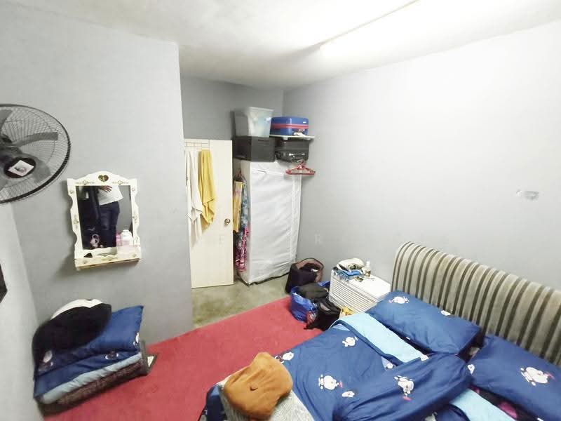 Pangsapuri untuk Dijual di Enggang Apartment - Stheven Francis - Bedroom - PropertyGuru.com.my