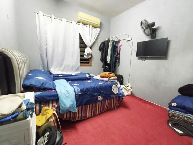 Pangsapuri untuk Dijual di Enggang Apartment - Stheven Francis - Bedroom - PropertyGuru.com.my