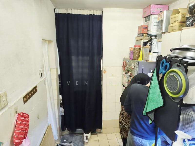 Pangsapuri untuk Dijual di Enggang Apartment - Stheven Francis - Kitchen - PropertyGuru.com.my