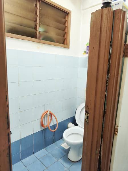 Pangsapuri untuk Dijual di Enggang Apartment - Stheven Francis - Bathroom - PropertyGuru.com.my