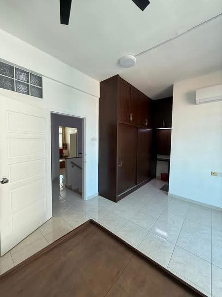 Pangsapuri untuk Dijual di I Suria - S J Foo - Bedroom - PropertyGuru.com.my