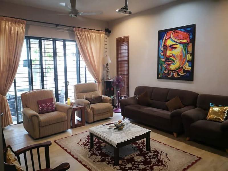 Bungalow House untuk Dijual di Taman Ampang Utama (Ampang) - Jenson Low - Living Room - PropertyGuru.com.my