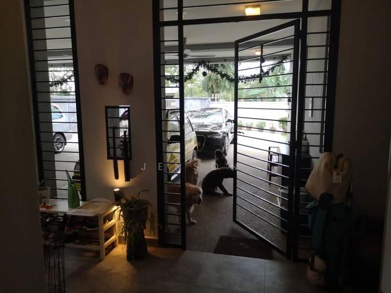Bungalow House untuk Dijual di Taman Ampang Utama (Ampang) - Jenson Low - Entrance - PropertyGuru.com.my