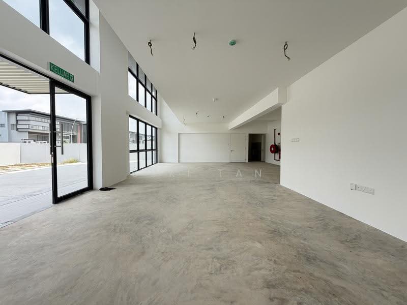 Semi-D Factory for Rent in Sungai Buloh (Selangor) - Suki Tan - Entrance - PropertyGuru.com.my