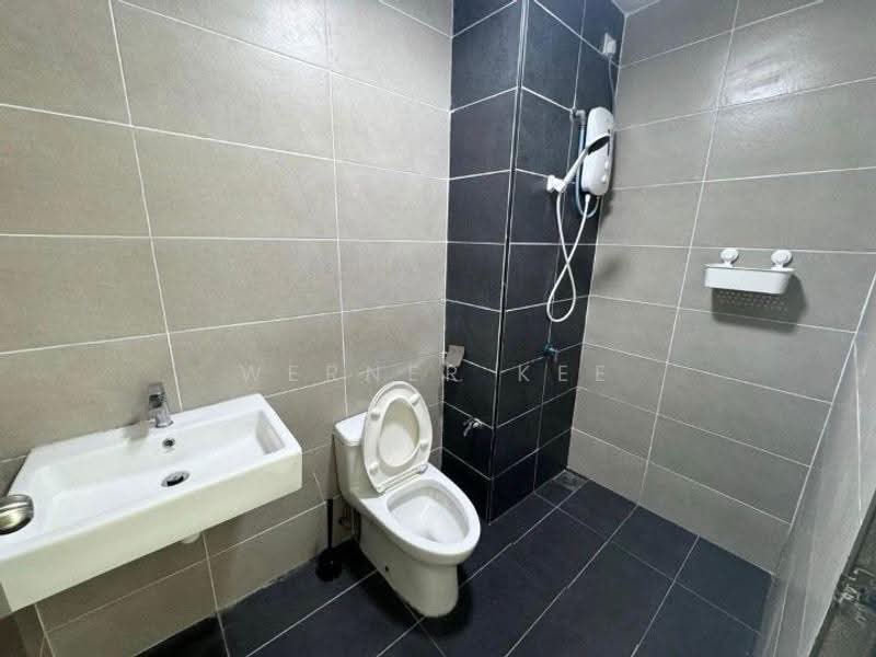 Kediaman Servis untuk Dijual di Wave @ Marina Cove - Werner Kee - Bathroom - PropertyGuru.com.my