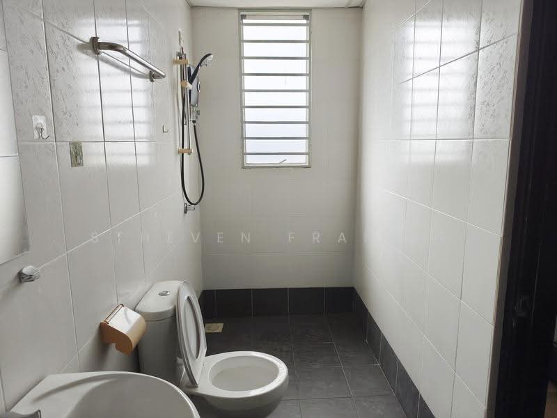 Kediaman Servis untuk Disewa di Amara - Stheven Francis - Bathroom - PropertyGuru.com.my