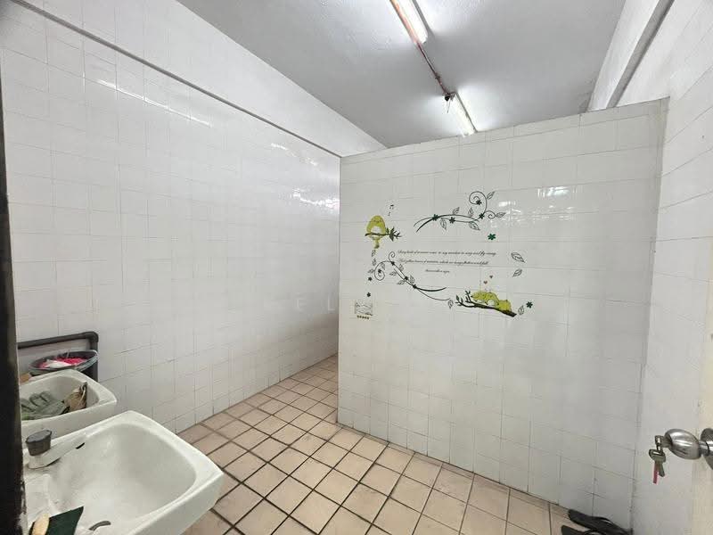 Semi-D Factory for Rent in Ipoh (Perak) - Kelvin Chong - Bathroom - PropertyGuru.com.my