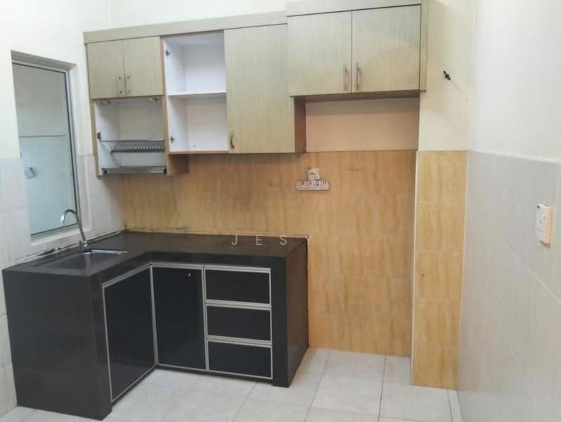 Rumah Teres 2-Tingkat untuk Disewa di Setia Tropika (Johor Bahru) - Jesy Tey - Kitchen - PropertyGuru.com.my