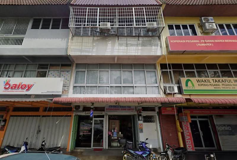 Shop for Rent in Taman Sri Serdang (Seri Kembangan) - Derrick Hee - Exterior - PropertyGuru.com.my