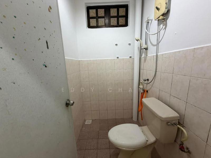 Rumah Teres 1.5-Tingkat untuk Dijual di Taman Pelangi Indah (Ulu Tiram) - Eddy Chan - Bathroom - PropertyGuru.com.my