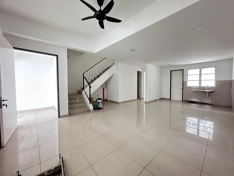 2-storey Terraced House for Sale in Bandar Country Homes (Rawang) - Steven Lee - Living Room - PropertyGuru.com.my