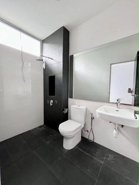 Bungalow House for Rent in Senibong (Permas Jaya) - YY Tey - Bathroom - PropertyGuru.com.my