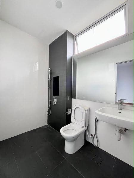 Bungalow House for Rent in Senibong (Permas Jaya) - YY Tey - Bathroom - PropertyGuru.com.my