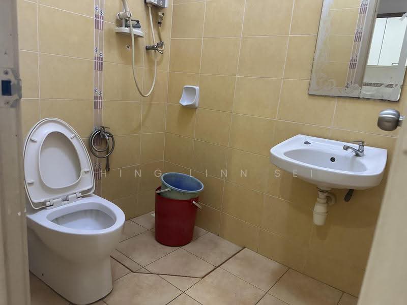 Semi-Detached House for Sale in Taman Seri Songket (Batu Berendam) - Ching Linn Sei - Bathroom - PropertyGuru.com.my